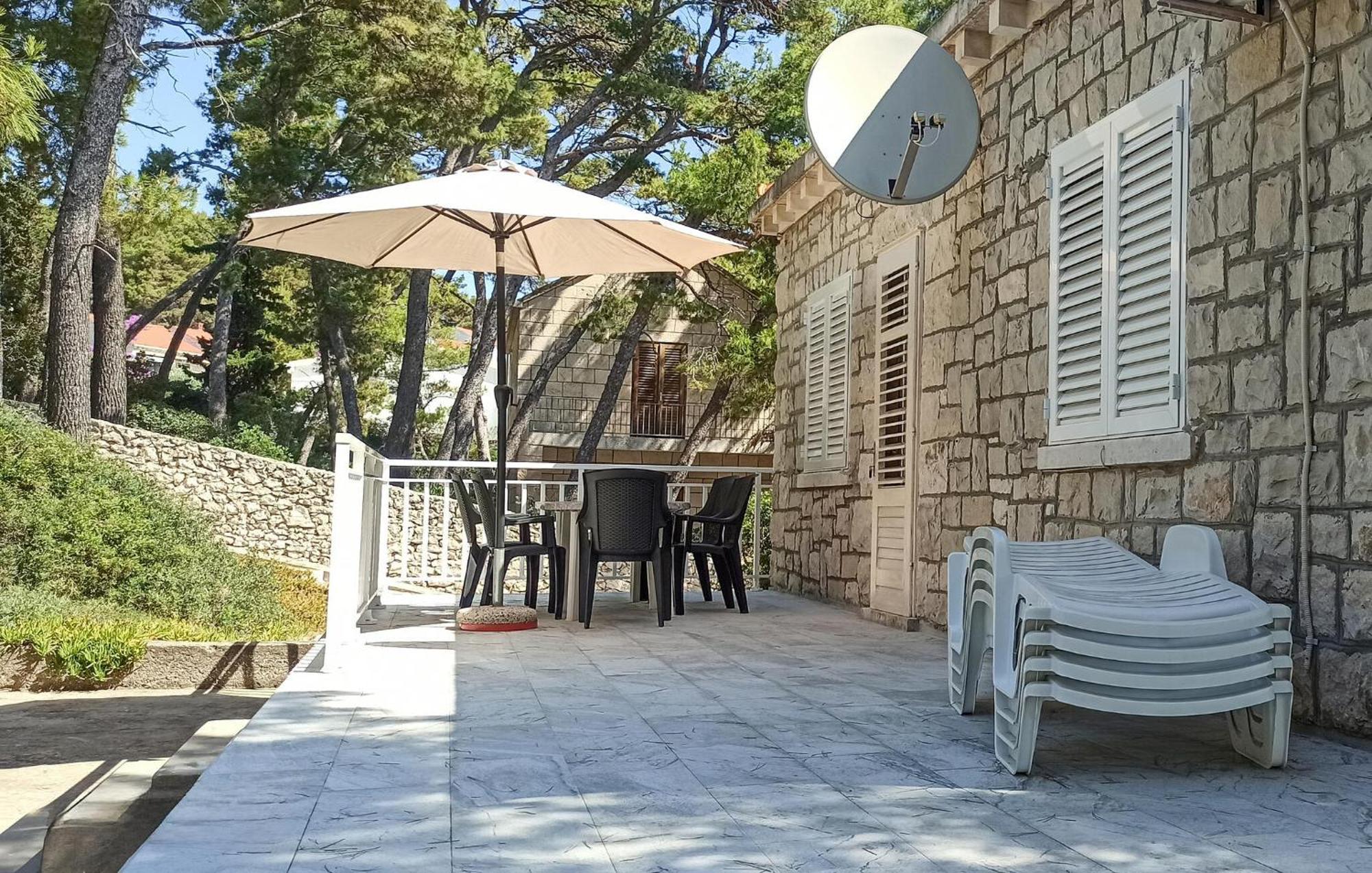 Amazing Apartment In Lumbarda With Kitchen エクステリア 写真